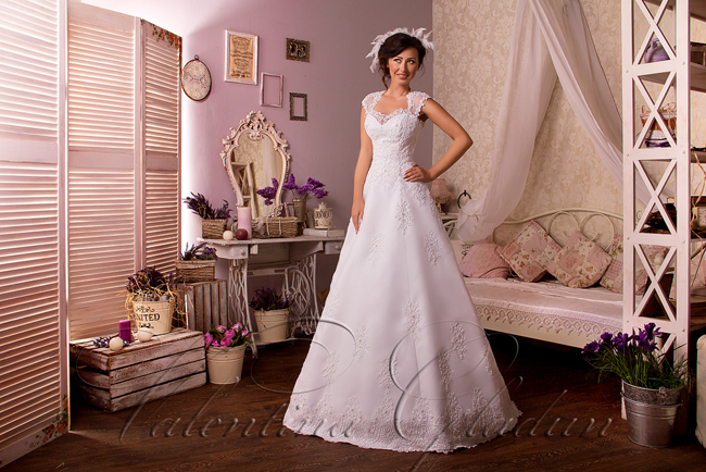 Белое свадебное платье