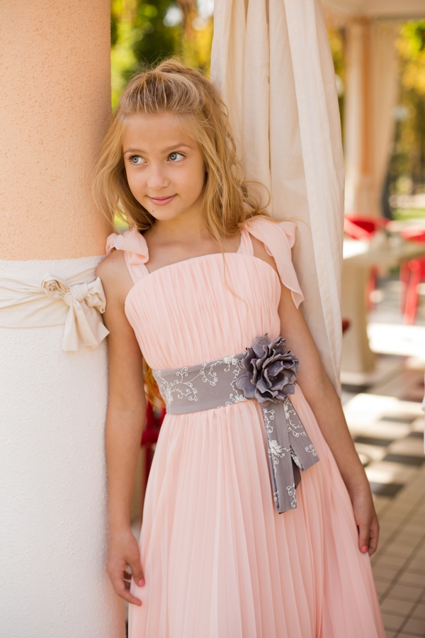 Детское розовое платье с пояском