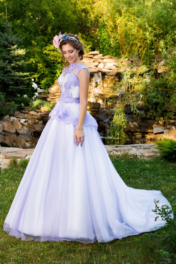 Нежное платье для невесты с необыкновенной баской Fresia