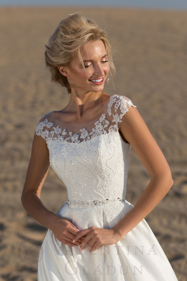 Свадебное платье с вышивкой Гриффити