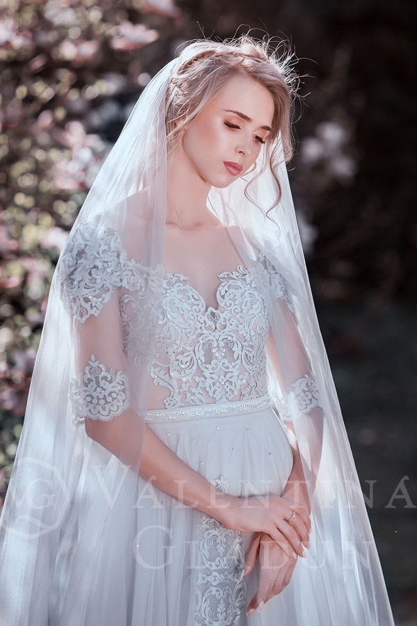 Свадебное длинное платье с рукавом