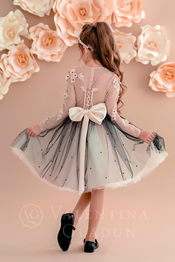 красивое платье для девочки с бантом в контрастных цветах