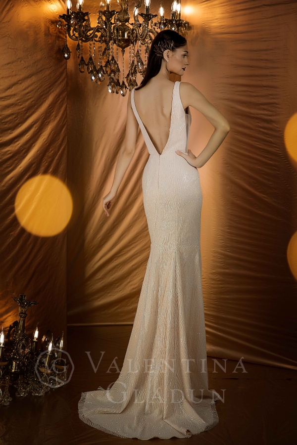 красивое вечернее платье Соло с открытой спиной и разрезом спереди от V.Gladun