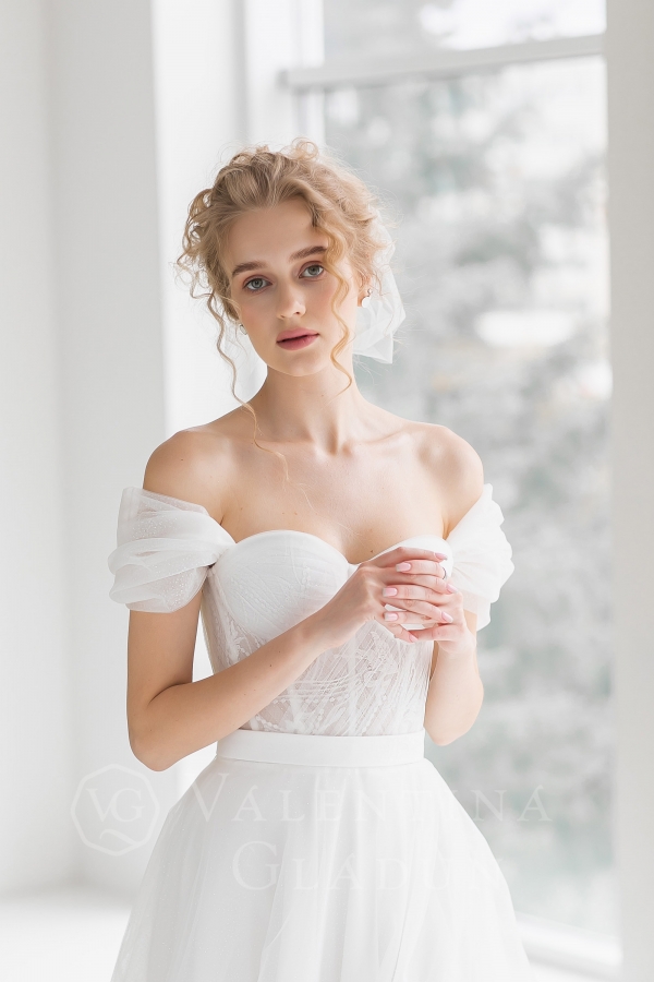 Нежное свадебное платье с чашками на корсете и съемными рукавами 2021