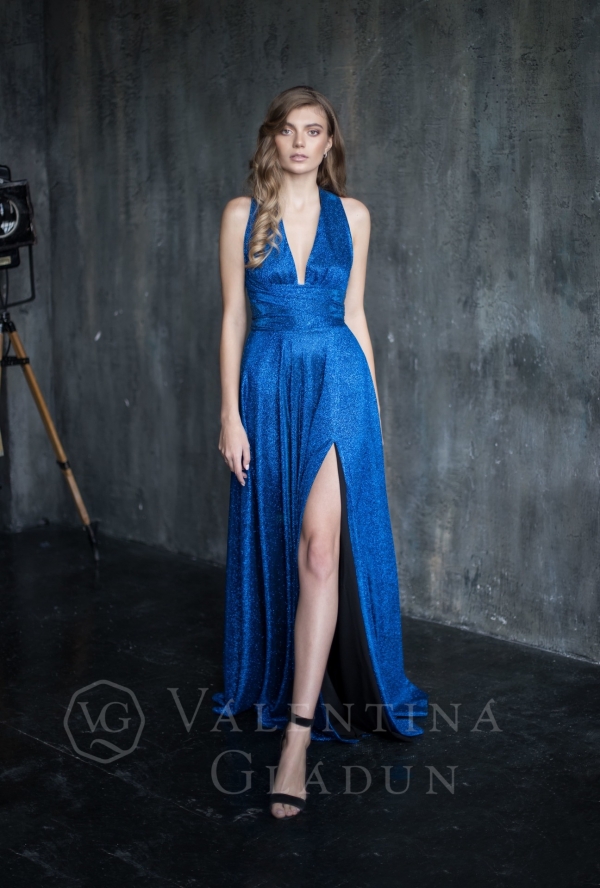 Синее выпускное платье с глубоким декольте Мадлен