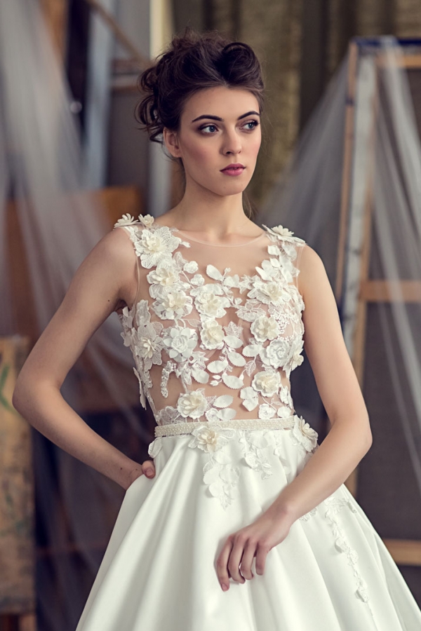 Свадебное платье с вышитыми цветами