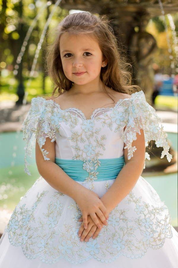 Детское платье с французким кружевом