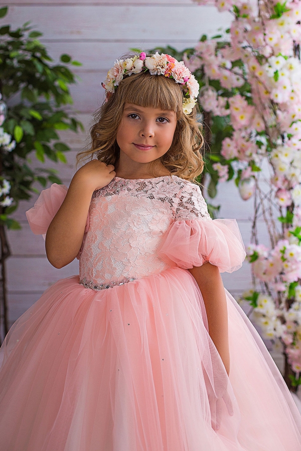 Милое платье для девочки персикового цвета 