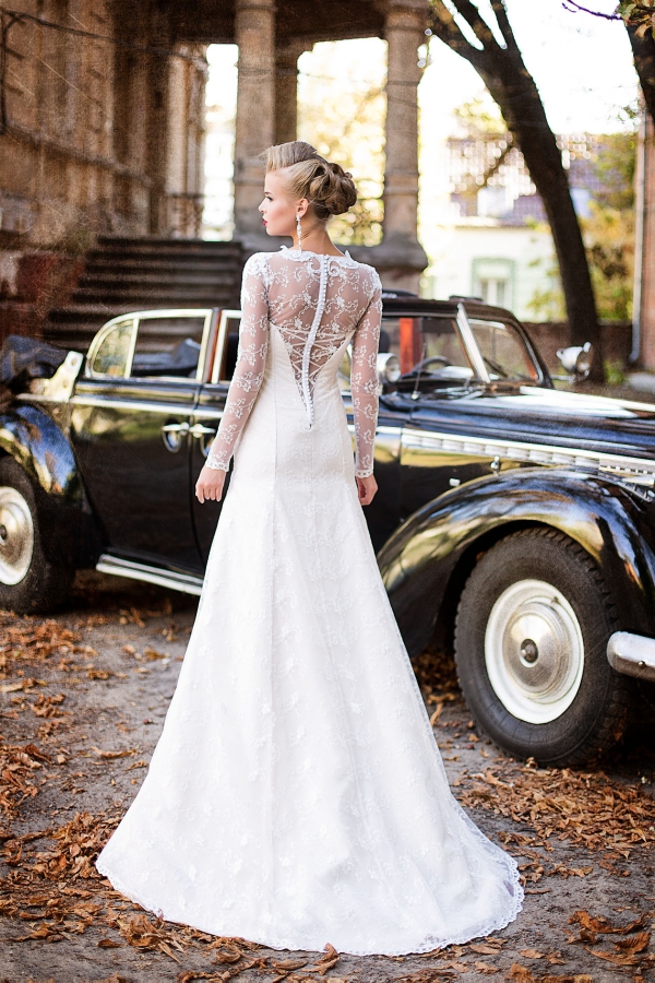 Свадебное платье с полупрозрачным корсетом
