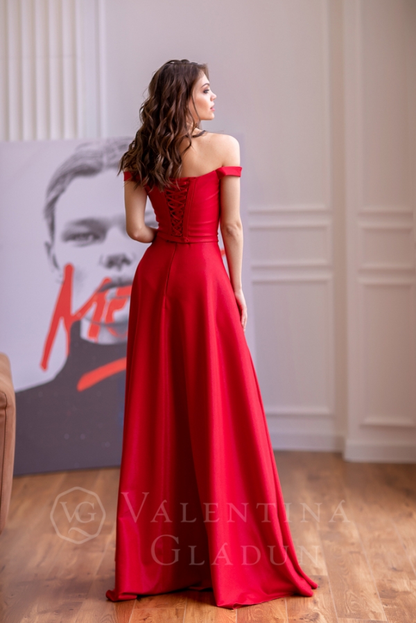 Красное длинное платье от Гладун