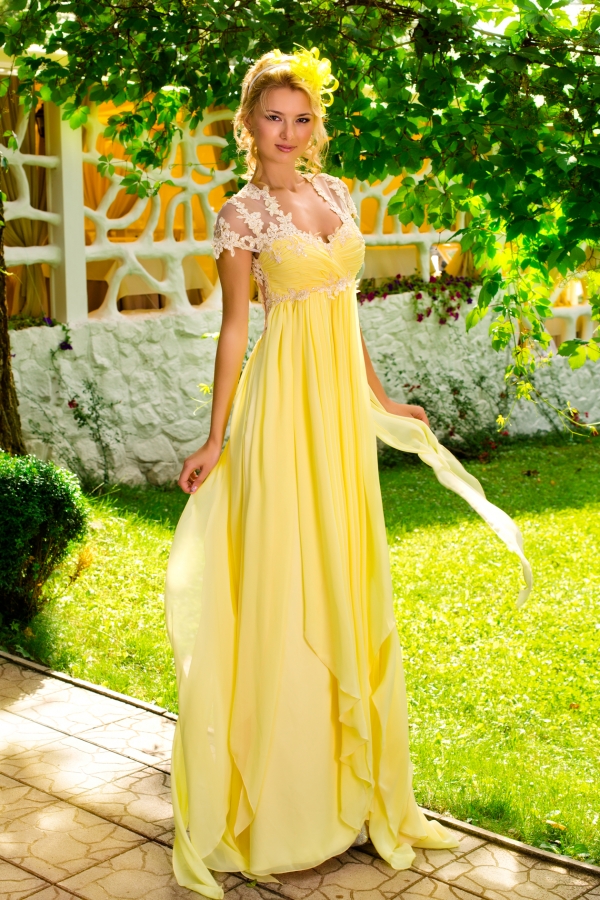 Шикарное вечернее платье в желтом цвете