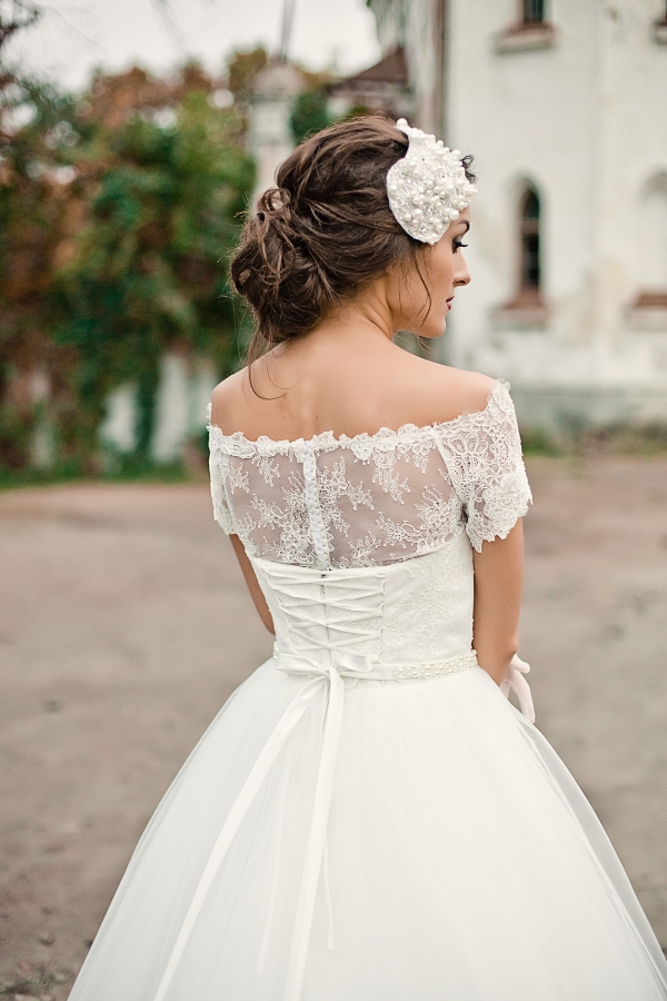 Свадебное платье с коротким рукавом