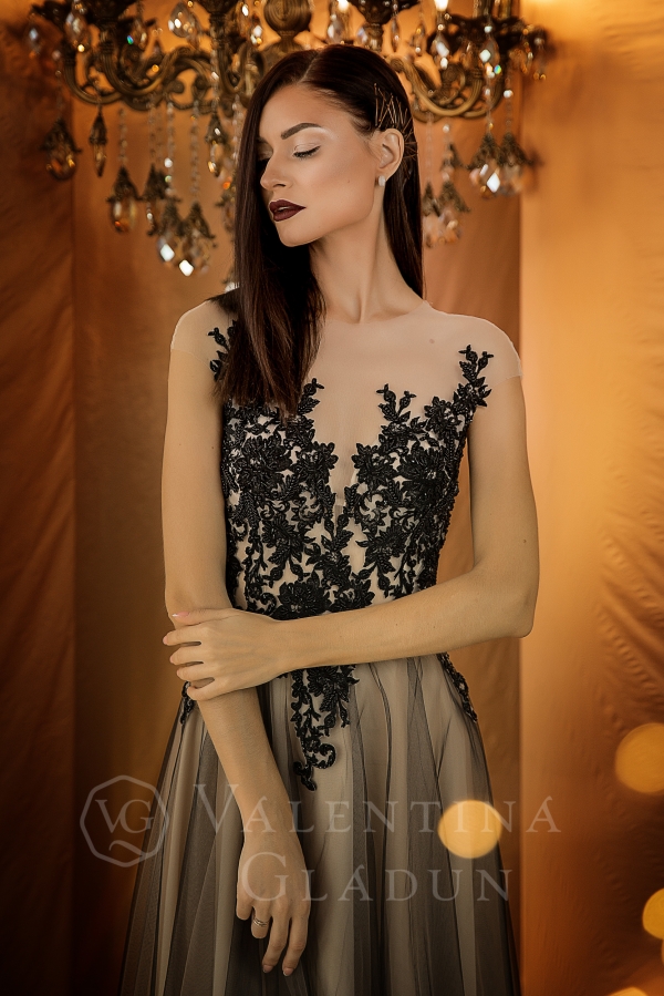 роскошное вечернее платье Жизель с вышитыми кружевами по лифу 