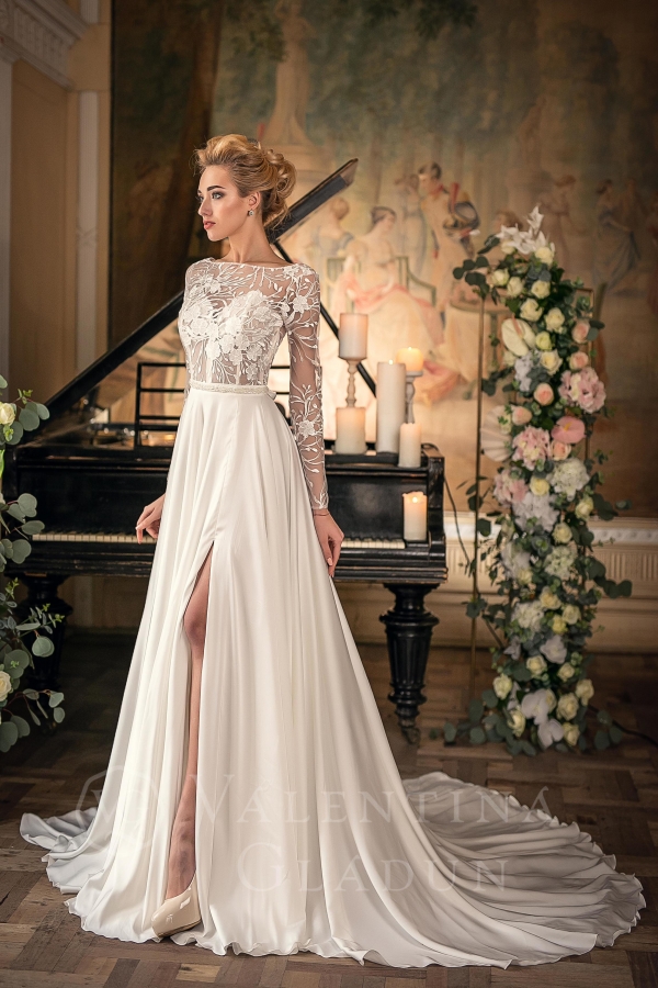 шелковое свадебное платье Греко с высоким разрезом
