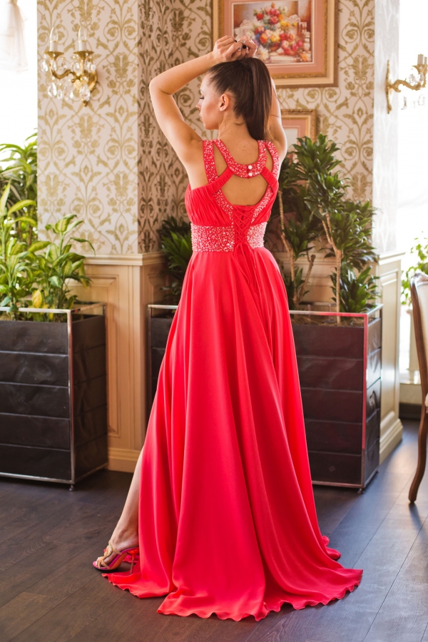 платье кораллового цвета Caprese от дизайнера Валентины Гладун