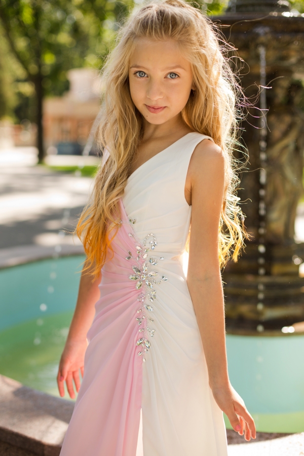 Детское шифоновое платье нежно-розового цвета 