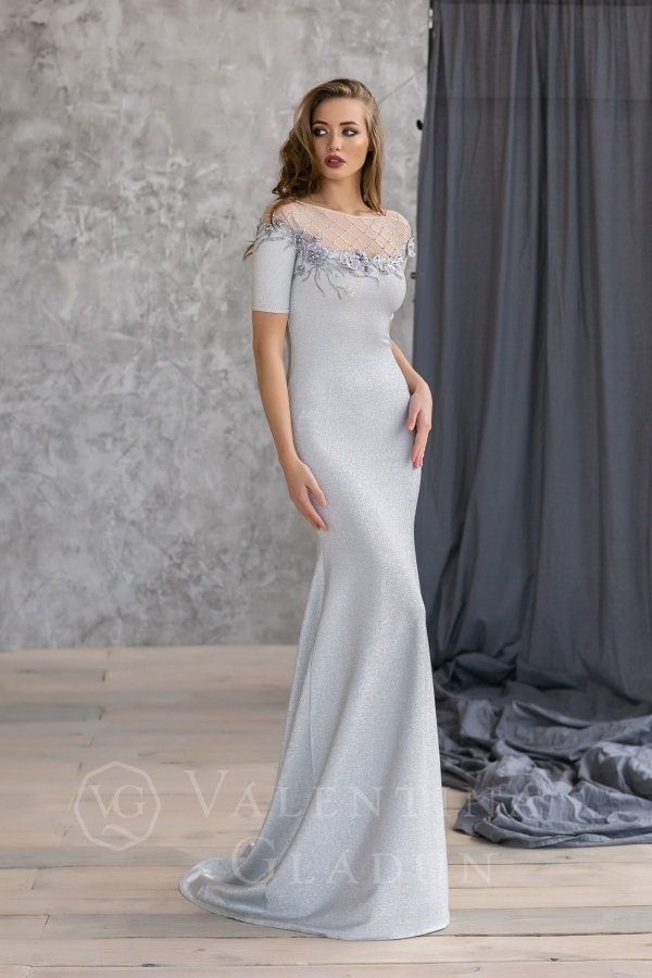 изысканное вечернее платье со шлейфом Карнеги Холл
