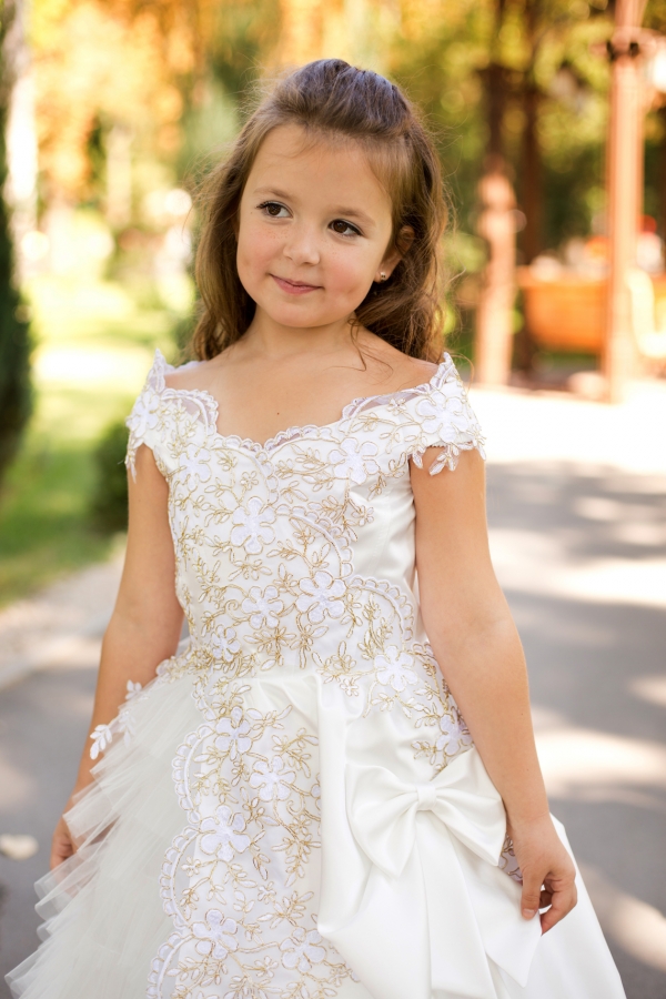 Пышное белое платье для девочки 