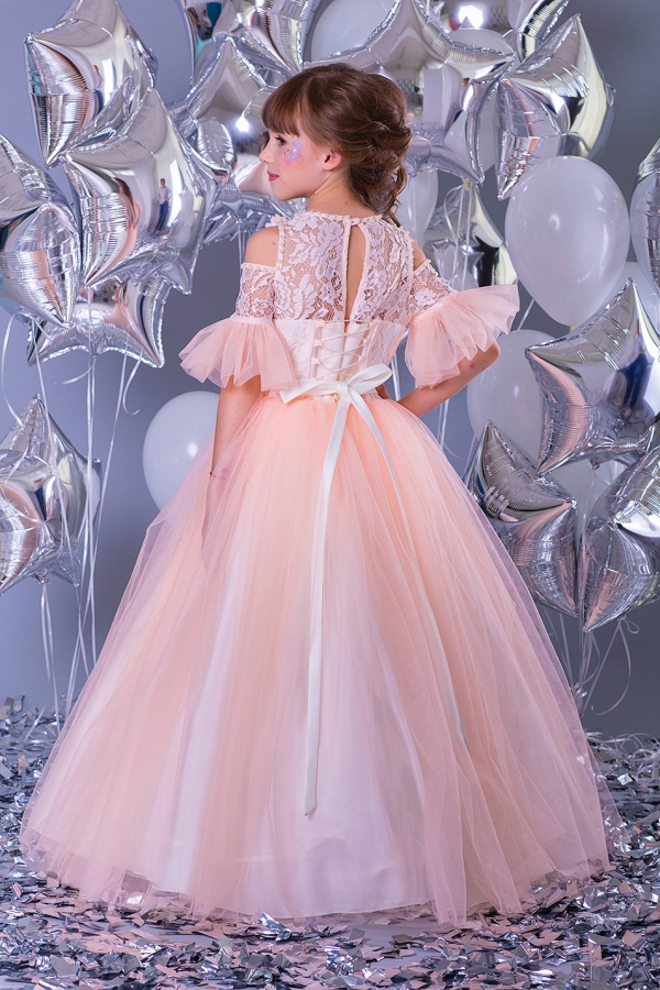 Пышное детское платье персикового цвета