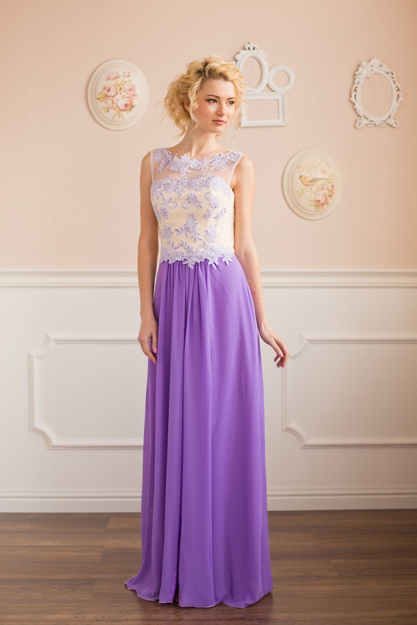 элегантное вечернее платье лилового цвета с вышивкой