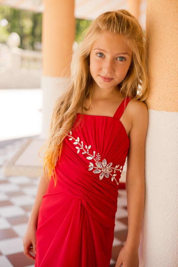 Длинное красное платье для девочки 