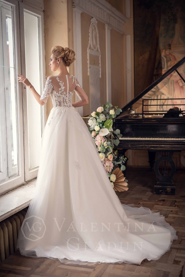 платье свадебное со шлейфом Баваро от Валентины Гладун