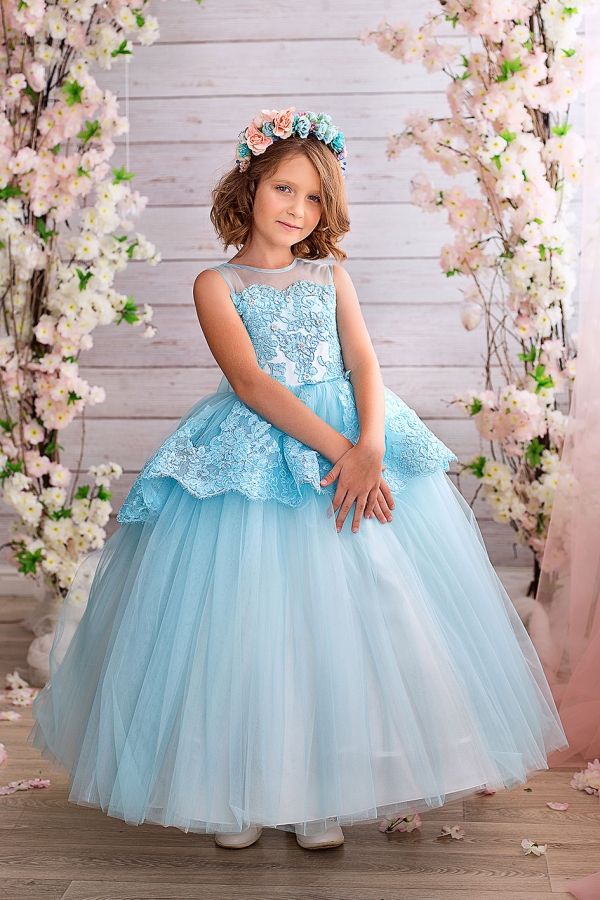 Пышное платье с баской в голубом цвете для девочки Floret