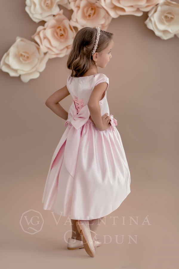 Детское платье нежно-розового цвета