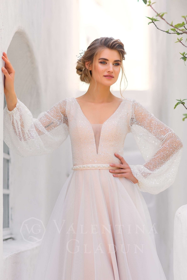 Мерцающее свадебное платье Вольтерра из новой коллекции Валентины Гладун Santorini