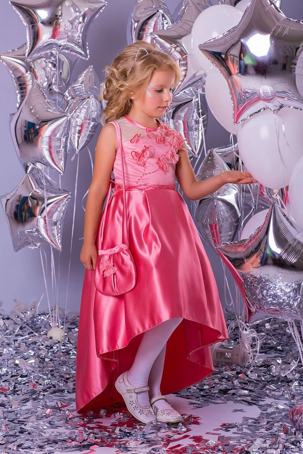 платье на девочку кораллового цвета с удлиненной юбкой