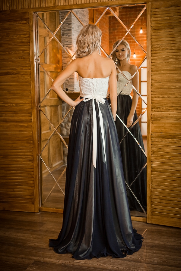 вечернее платье с эффектным корсетом со стразами Cristal Валентина Гладун
