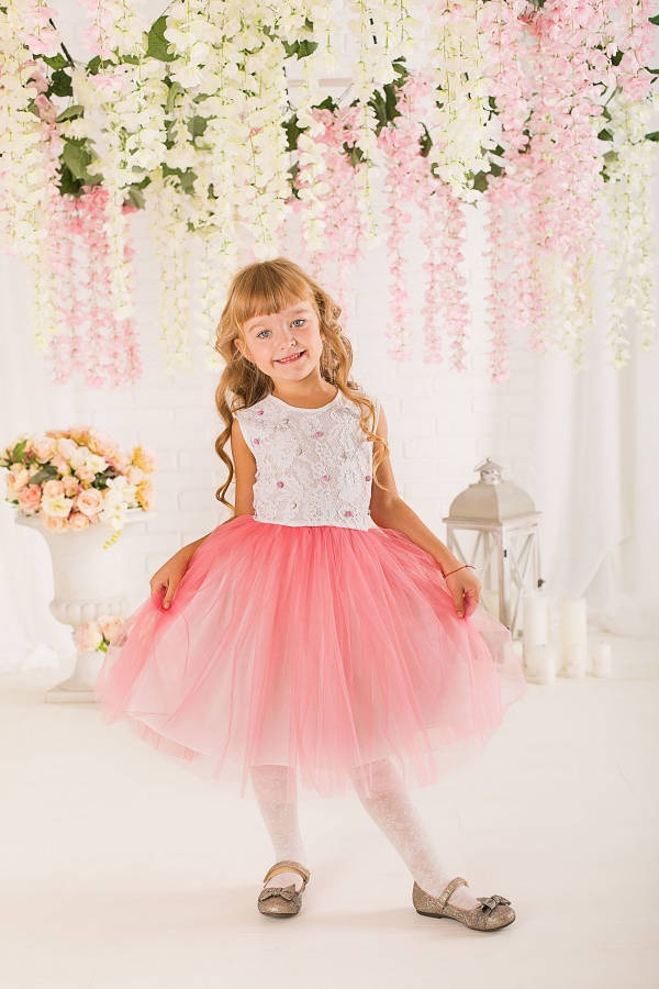 Короткое платье с юбкой нежно-розового цвета