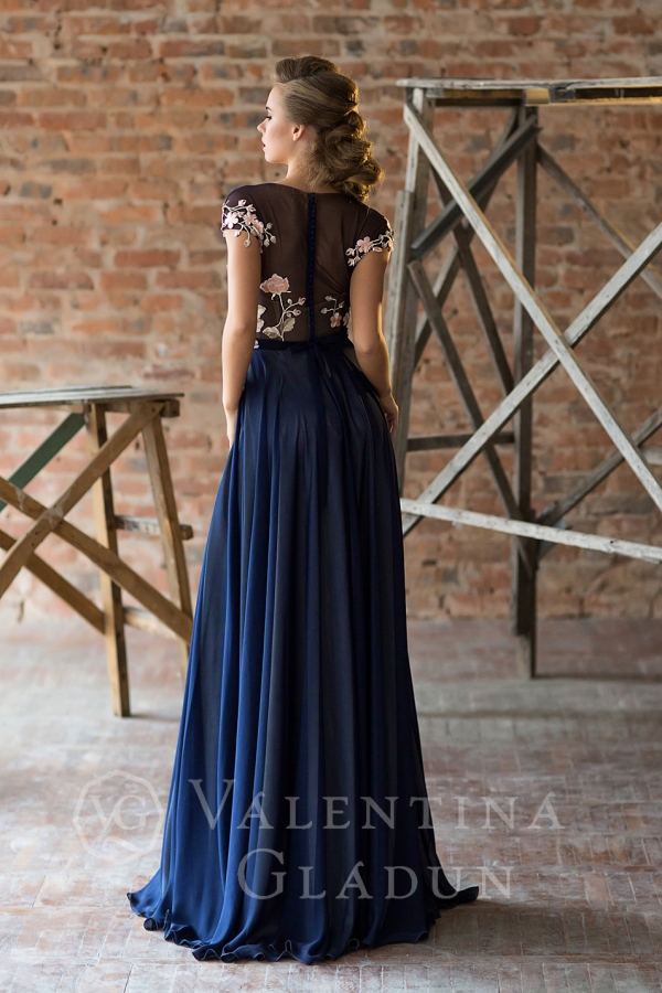 шикарное синее платье с вышивкой от Валентины Гладун
