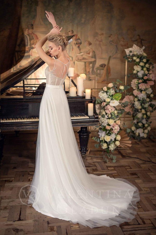 свадебное платье со шлейфом Зарано от дизайнера Валентины Гладун